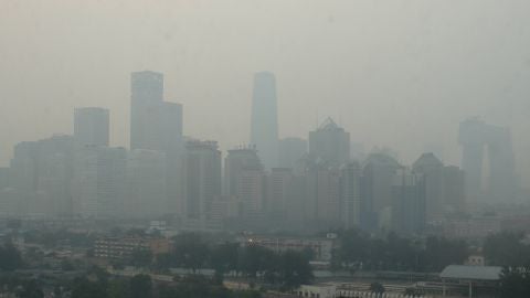 Imagen de una ciudad con altos niveles de contaminaci&oacute;n