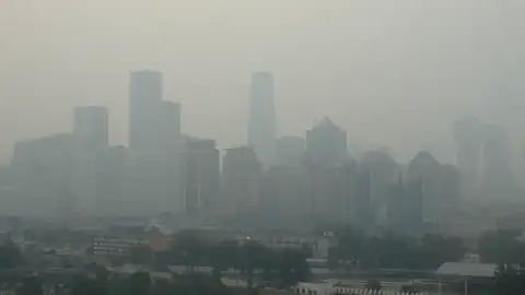 Imagen de una ciudad con altos niveles de contaminación Imagen de una ciudad con altos niveles de contaminación