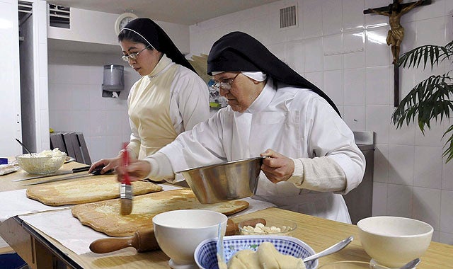 La receta de siete monjas de clausura para resucitar el Monasterio de las Carmelitas La receta de siete monjas de clausura para resucitar el Monasterio de las Carmelitas