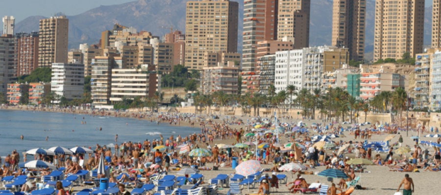 Playa de Benidorm abarrotada Playa de Benidorm abarrotada