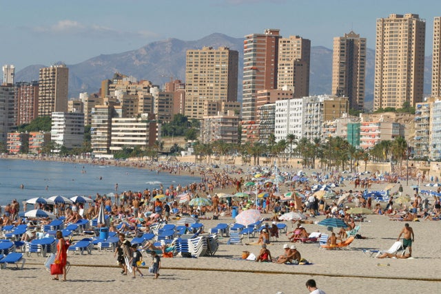 Una discoteca de Benidorm busca camareras sin novios "celosos" Una discoteca de Benidorm busca camareras sin novios "celosos"