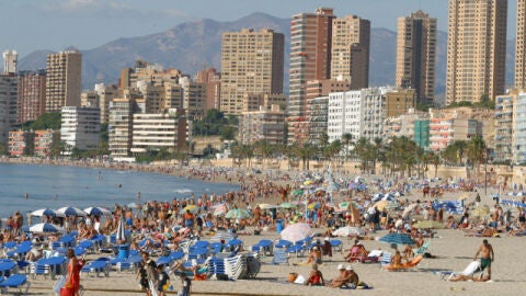 Playa de Benidorm abarrotada