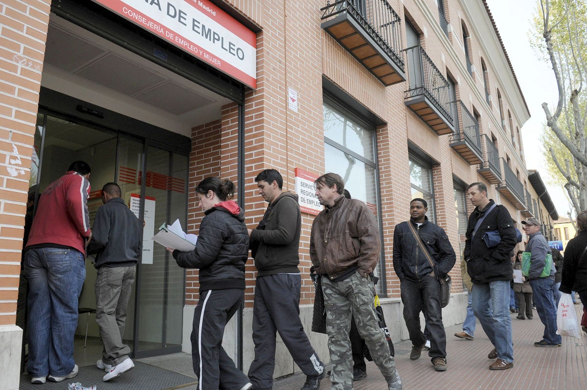 El paro aumentó en octubre en 97.948 personas El paro aumentó en octubre en 97.948 personas