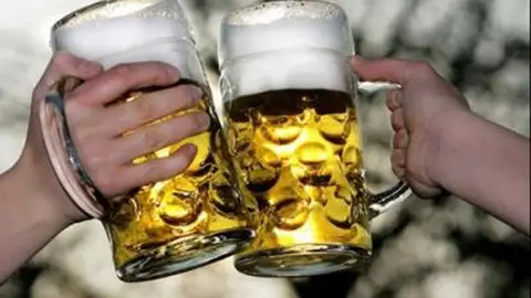 Precios medios de café y cerveza Precios medios de café y cerveza