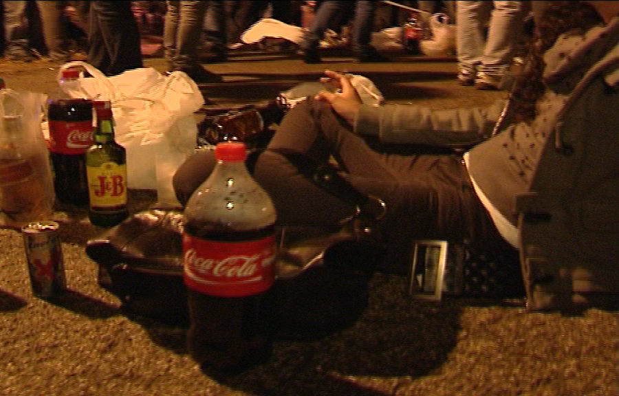 Cien personas desalojadas de un botellón en Heliópolis Cien personas desalojadas de un botellón en Heliópolis