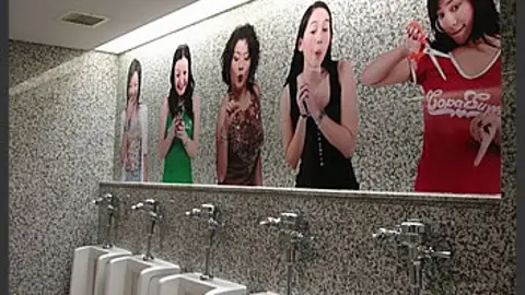 Aseos para aquellos que olvidaron la modestia Aseos para aquellos que olvidaron la modestia