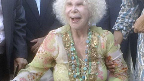 La Duquesa de Alba es una total fan de los tonos verdes y rojos