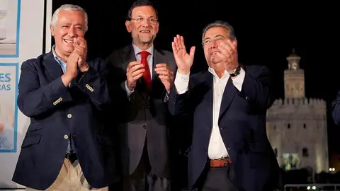 Mariano Rajoy junto a Javier Arenas y Juan Ignacio Zoido Mariano Rajoy junto a Javier Arenas y Juan Ignacio Zoido