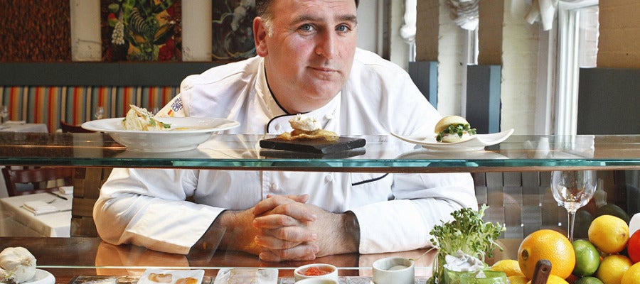 El chef asturiano en 'Minibar' su establecimiento en Washington. El chef asturiano en 'Minibar' su establecimiento en Washington.
