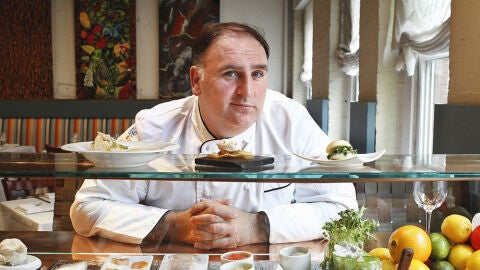 El chef asturiano en 'Minibar' su establecimiento en Washington.