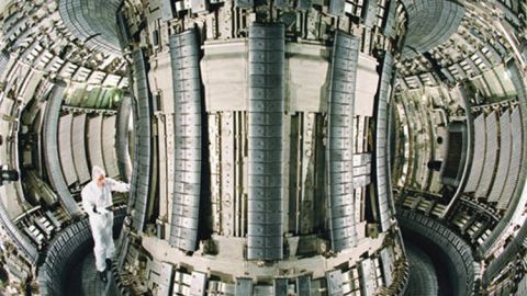 Reactor de fusi&oacute;n nuclear, Tokamak