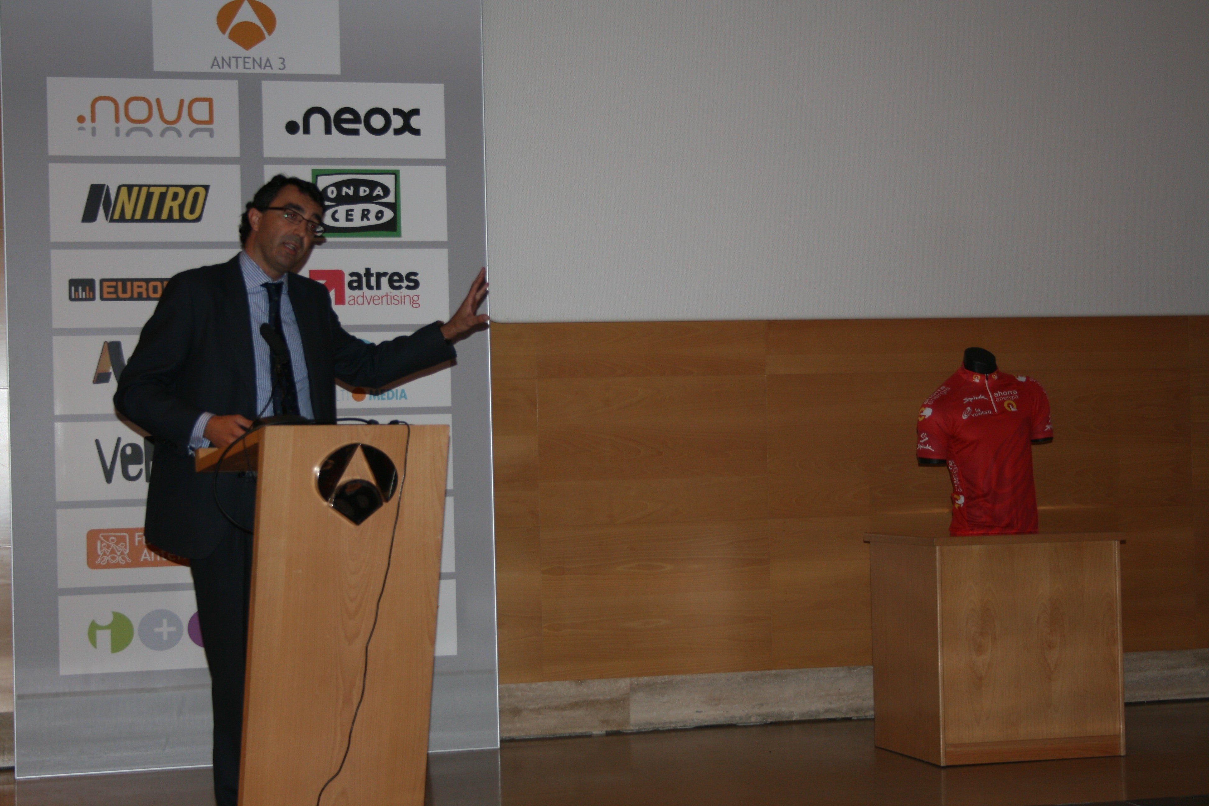 Javier Guillén: "Me parece bien la decisión de Contador pero toca pensar en los que están" Javier Guillén: "Me parece bien la decisión de Contador pero toca pensar en los que están"