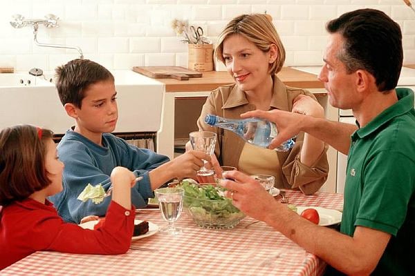 Mesa de redacción: Una campaña pretende conseguir que comamos sin ruido Mesa de redacción: Una campaña pretende conseguir que comamos sin ruido
