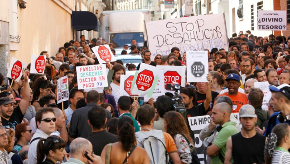 El movimiento 15-M impide dos desahucios en Madrid y Palma
