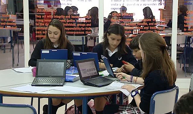 Protección de Datos crea guías para que los menores eviten riesgos en Internet Protección de Datos crea guías para que los menores eviten riesgos en Internet