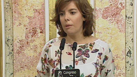 Soraya S&aacute;enz de Santamar&iacute;a tras la intervenci&oacute;n de Zapatero