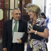 Esperanza Aguirre y el diputado socialista Rafael Simancas, en el Congreso de los Diputados