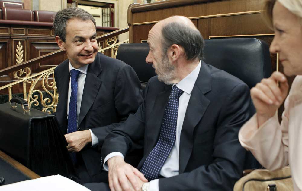 El bisturí de Pilar Cernuda: Rubalcaba ajeno al mundo político El bisturí de Pilar Cernuda: Rubalcaba ajeno al mundo político