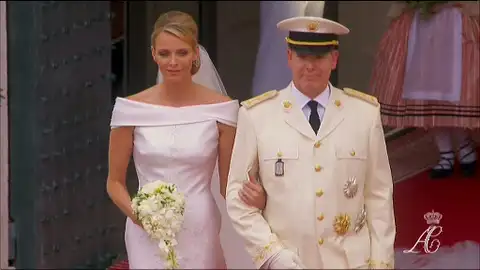 Charlene y Alberto a la salida de la ceremonia Charlene y Alberto a la salida de la ceremonia