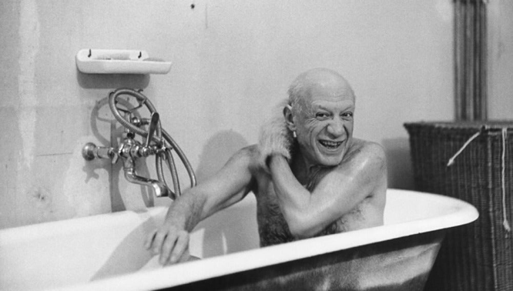 Pablo Picasso en la bañera