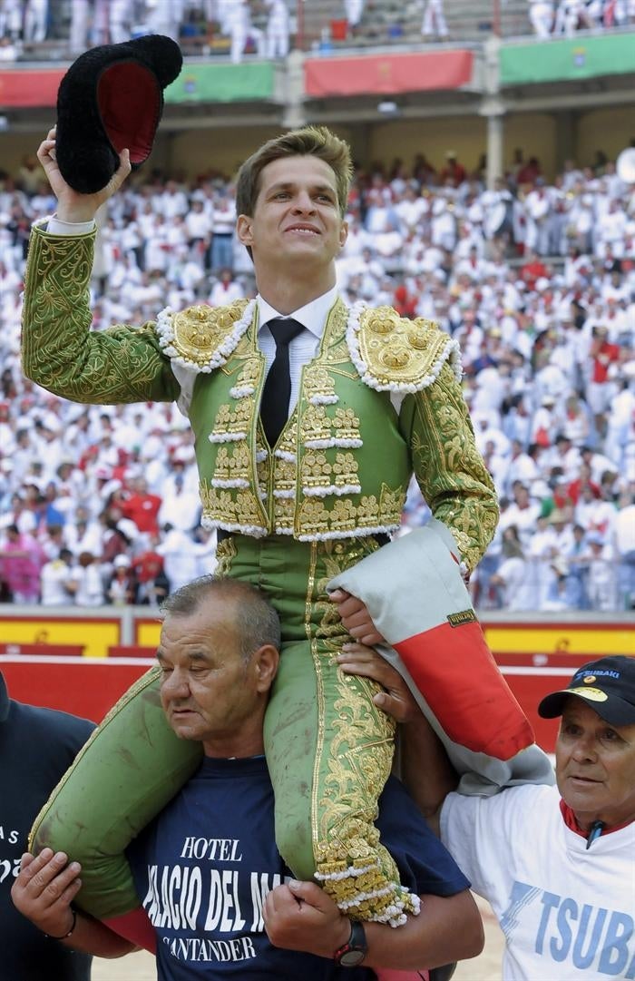 Toros con Pedro Javier Cáceres: El Juli ayuda a los jóvenes Toros con Pedro Javier Cáceres: El Juli ayuda a los jóvenes