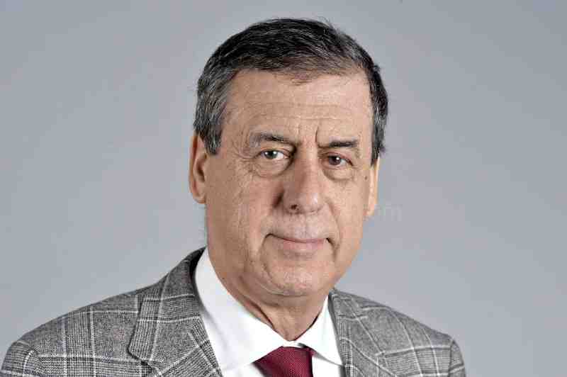 Francisco Sosa Wagner: "Que el PSOE nos diga cómo modificar la Constitución" Francisco Sosa Wagner: "Que el PSOE nos diga cómo modificar la Constitución"