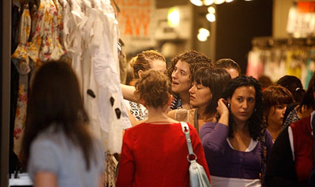 Tuits de actualidad: Madrid liberaliza los horarios de los pequeños comercios Tuits de actualidad: Madrid liberaliza los horarios de los pequeños comercios