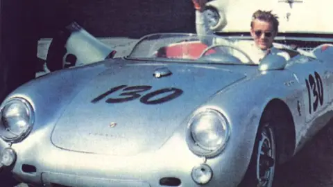 Fallece James Dean por un accidente de tráfico Fallece James Dean por un accidente de tráfico