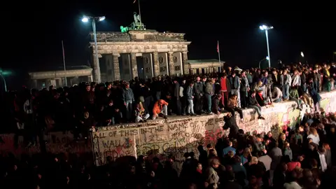 Y el Muro al fin fue derribado Y el Muro al fin fue derribado