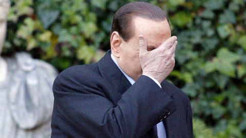Detenidas dos personas por chantajear a Berlusconi por sus fiestas