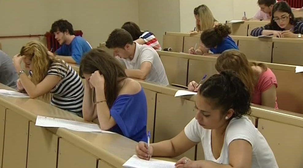 El rendimiento docente e investigador se estanca en la universidad pública por los recortes El rendimiento docente e investigador se estanca en la universidad pública por los recortes