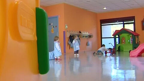 Ni&ntilde;os en una escuela infantil