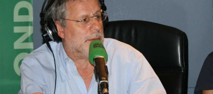 Javier Ares, durante una retransmisión Javier Ares, durante una retransmisión
