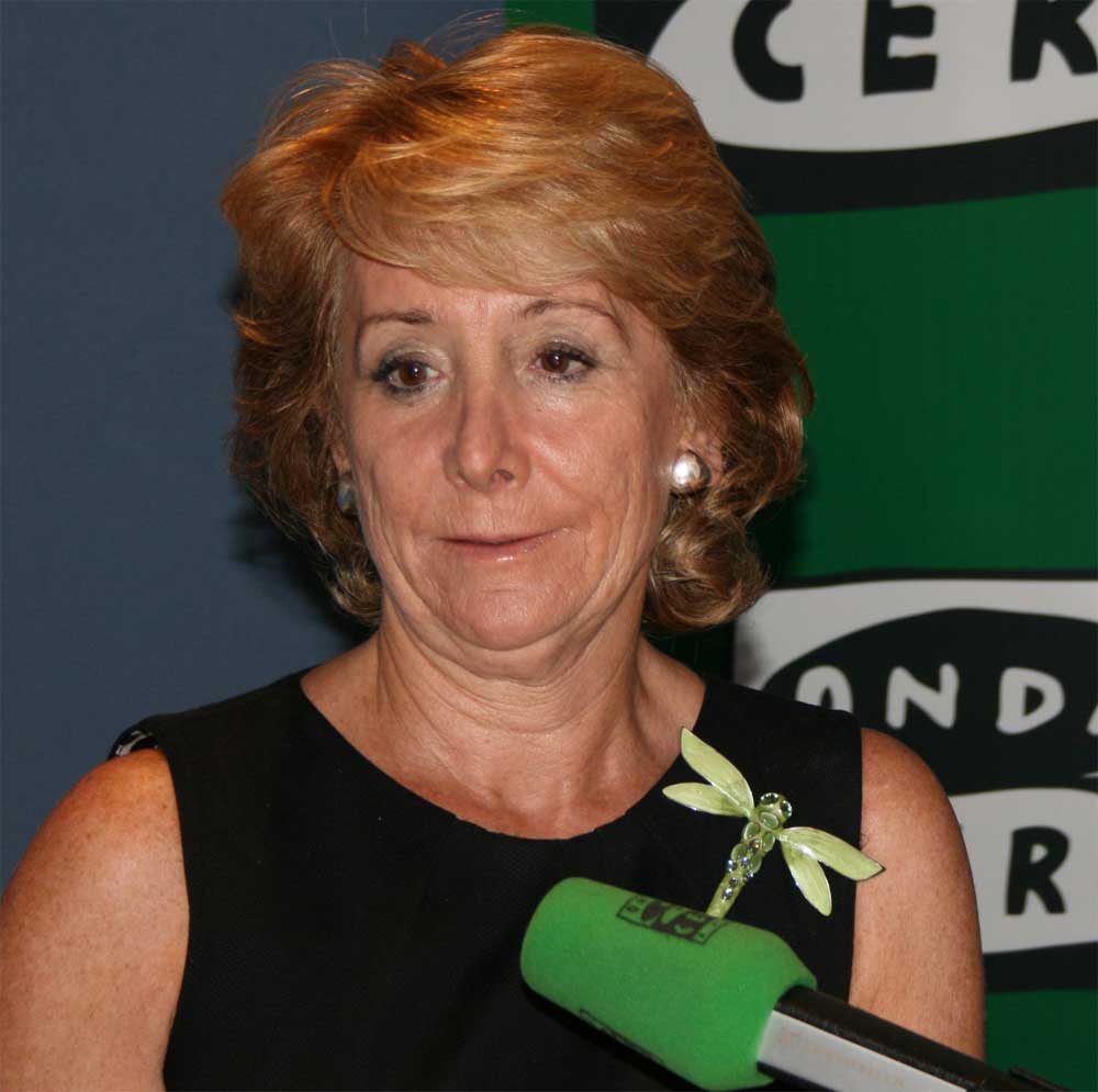 Esperanza Aguirre: 'Quizá se han decantado por Madrid porque es más cosmopolita y más abierta que Cataluña' Esperanza Aguirre: 'Quizá se han decantado por Madrid porque es más cosmopolita y más abierta que Cataluña'