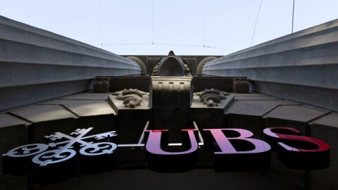 Logo del banco suizo UBS en Zurich