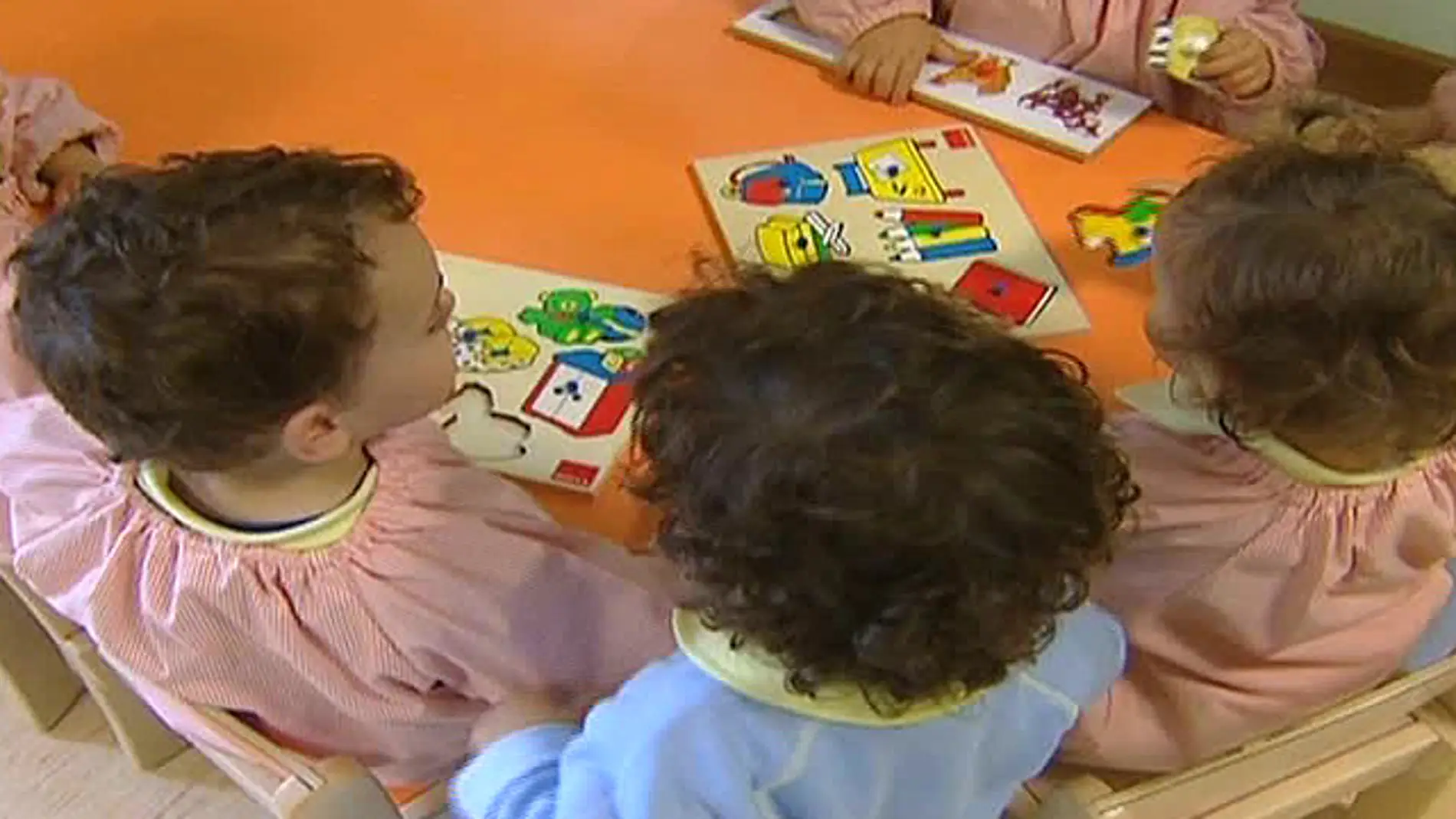 Niños en la guardería Niños en la guardería