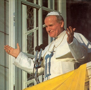 Un mechón de pelo de Juan Pablo II se venera en una parroquia de Aragón Un mechón de pelo de Juan Pablo II se venera en una parroquia de Aragón