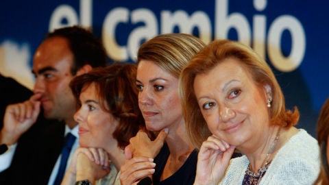 Mar&iacute;a Dolores de Cospedal, junto a la presidenta de Arag&oacute;n, Luisa Fernanda Rudi, y la portavoz del PP en el Congreso, Soraya S&aacute;enz de Santamar&iacute;a