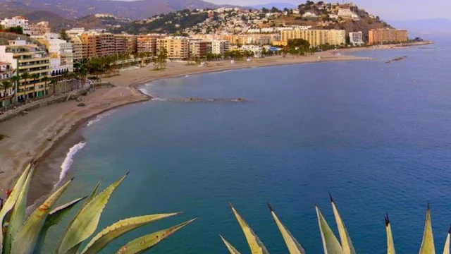 Playa de Puerta del Mar, Almuñecar (Granada) Playa de Puerta del Mar, Almuñecar (Granada)