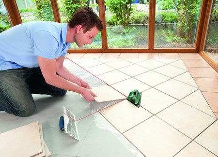 Mesa de redacción: En España casi la mitad de las pequeñas averías en casa las arreglamos nosotros mismos Mesa de redacción: En España casi la mitad de las pequeñas averías en casa las arreglamos nosotros mismos