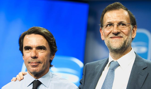 Rajoy afirma que "nunca ha habido una caja B" mientras Aznar señala que "jamás recibió sobresueldos" Rajoy afirma que "nunca ha habido una caja B" mientras Aznar señala que "jamás recibió sobresueldos"