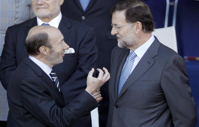 El bisturí de Pilar Cernuda: Rubalcaba de buen humor el día de la Fiesta Nacional El bisturí de Pilar Cernuda: Rubalcaba de buen humor el día de la Fiesta Nacional