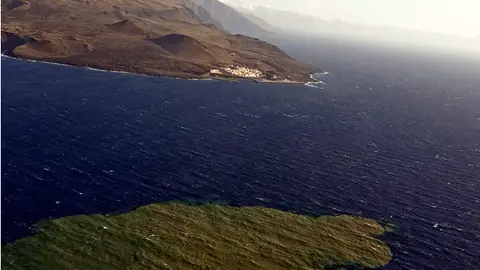 Mancha de azufre frente a El Hierro Mancha de azufre frente a El Hierro