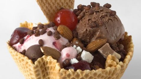 Helado con guarnici&oacute;n
