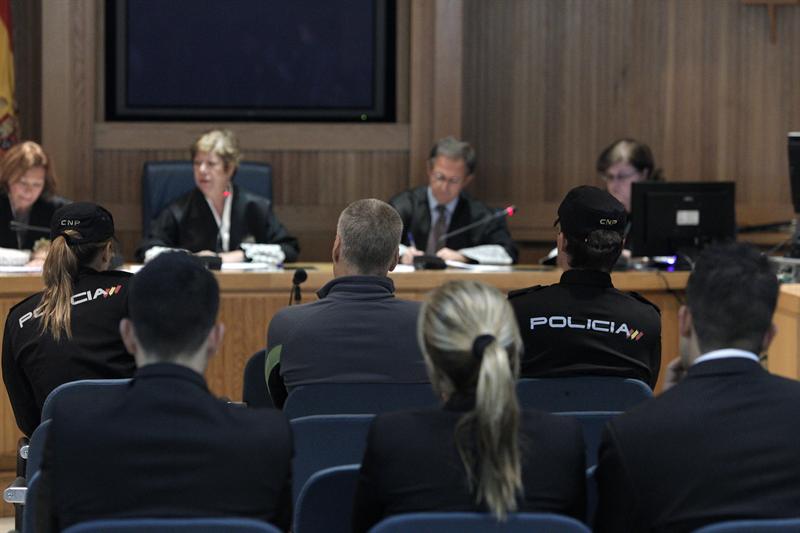 Tuits de actualidad: "¡Y encima se ríen estos cabrones!" Tuits de actualidad: "¡Y encima se ríen estos cabrones!"