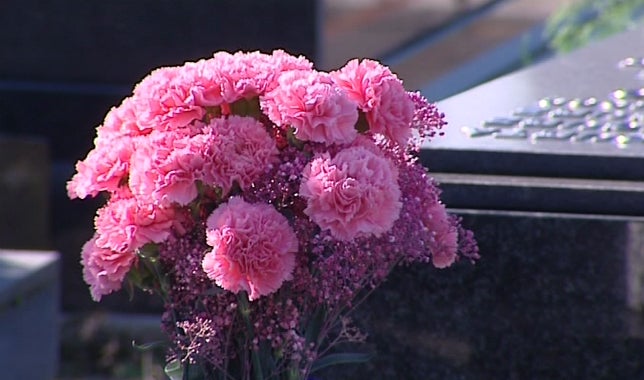 Montefrío limpia todas las tumbas de su cementerio para el Día de los Santos Montefrío limpia todas las tumbas de su cementerio para el Día de los Santos