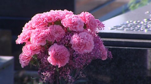 Un ramo de flores el d&iacute;a de Todos los Santos 