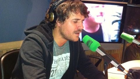 Dani Mart&iacute;n cantando en La Parroquia
