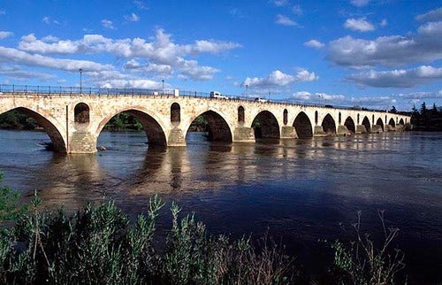 El Duero brilla más a su paso por Zamora El Duero brilla más a su paso por Zamora