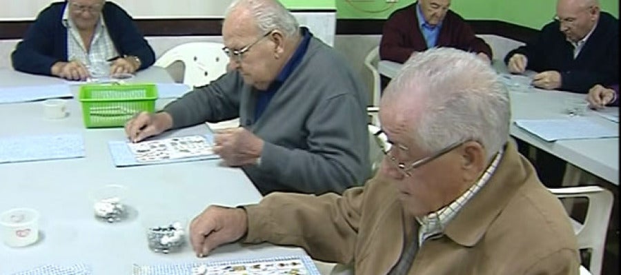 Jubilados jugando a las cartas Jubilados jugando a las cartas